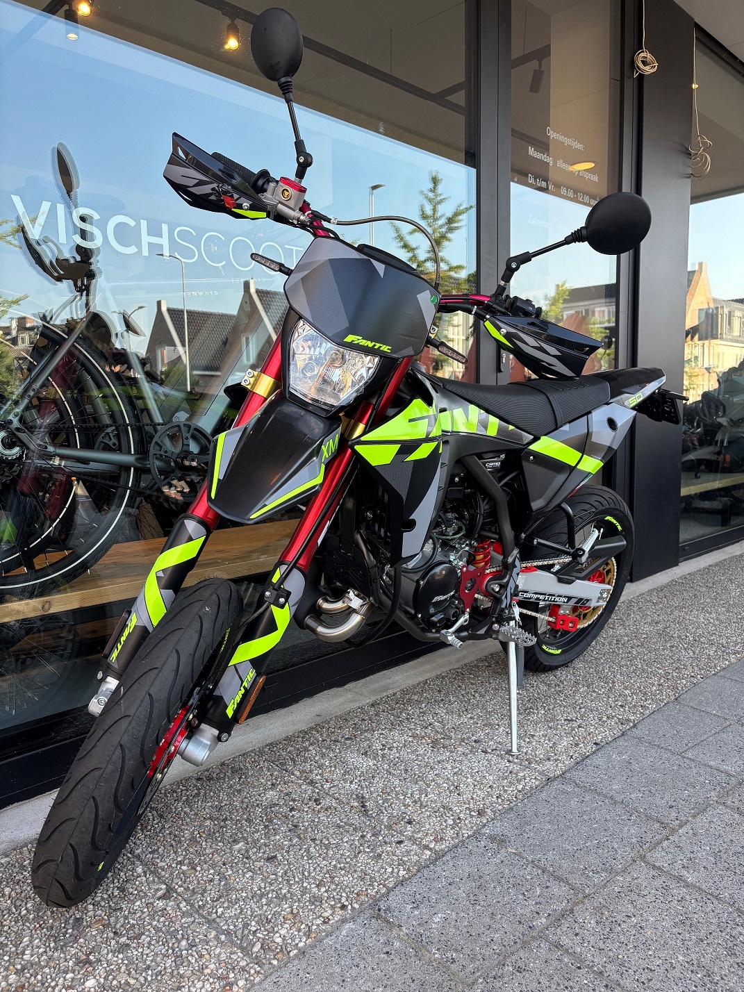 Fantic XM 50 Competition Zwart fluor Geel schuin